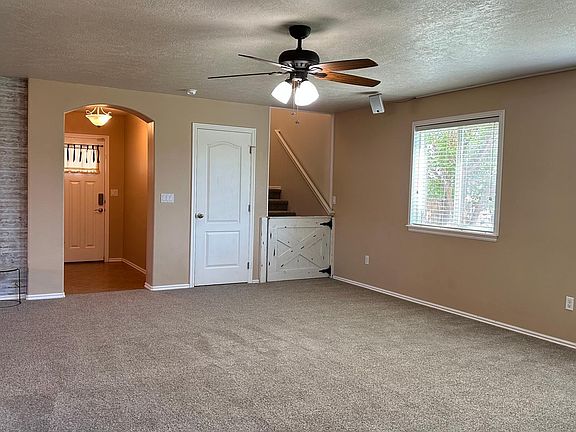 Leaving room
First floor