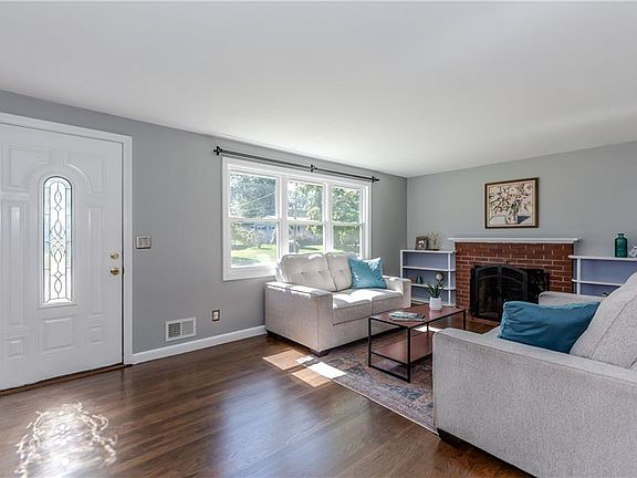 2nd image of 116 Heritage Rd