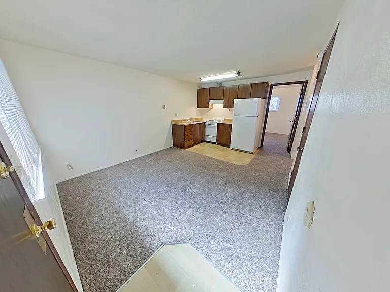 710 E 15th Aly — Photo 2