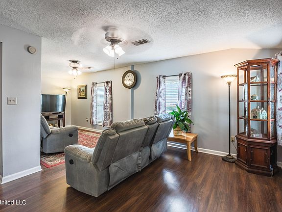 5th image of 2116 Coral Hills Dr