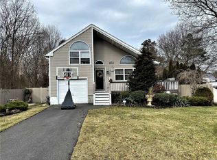 87A Palmetto Dr, Shirley, NY 11967