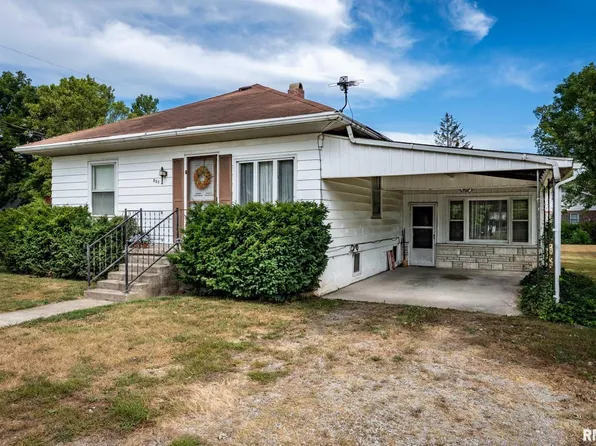 215 W Buckner St, Buckner, IL 62819