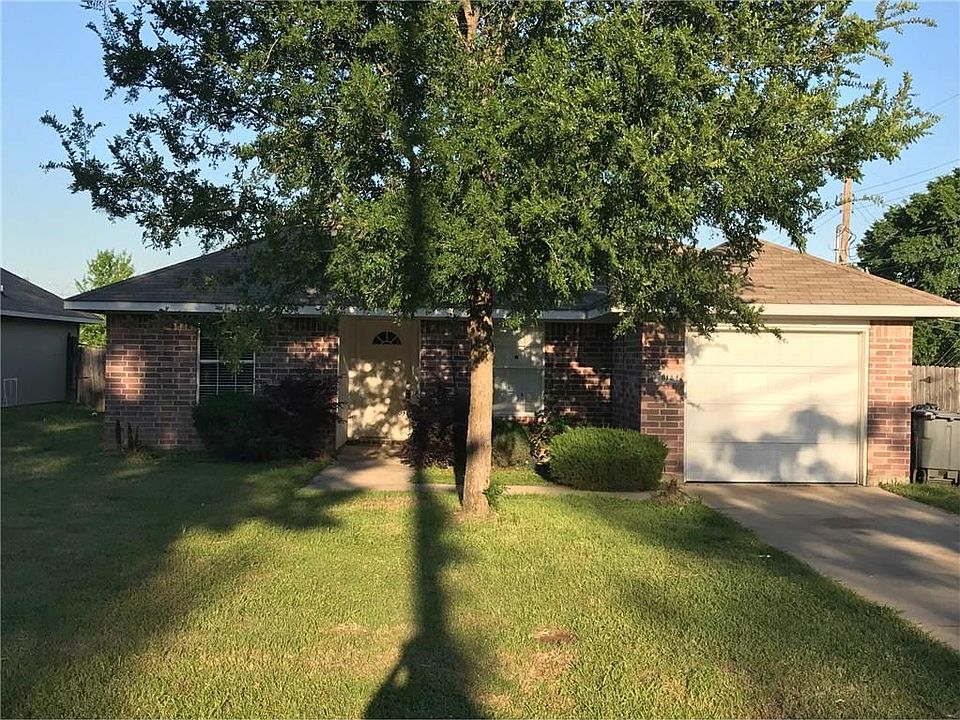1st image of 812 W Laramie Ln