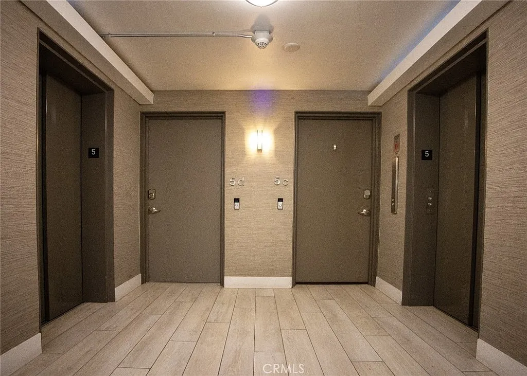 2 bed, 1105 sqft, $6,750 — Photo 4