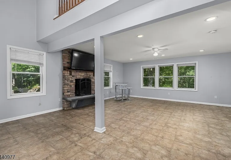 4 Gordon Ln — Photo 3