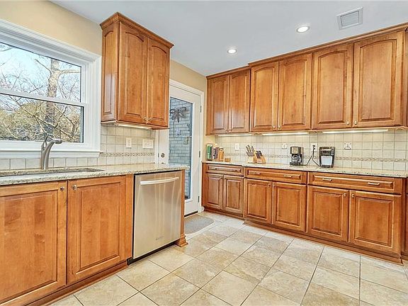 LOADS OF COUNTER PREP SPACE!