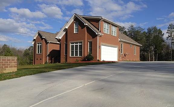 2nd image of 7913 Hickory Dr