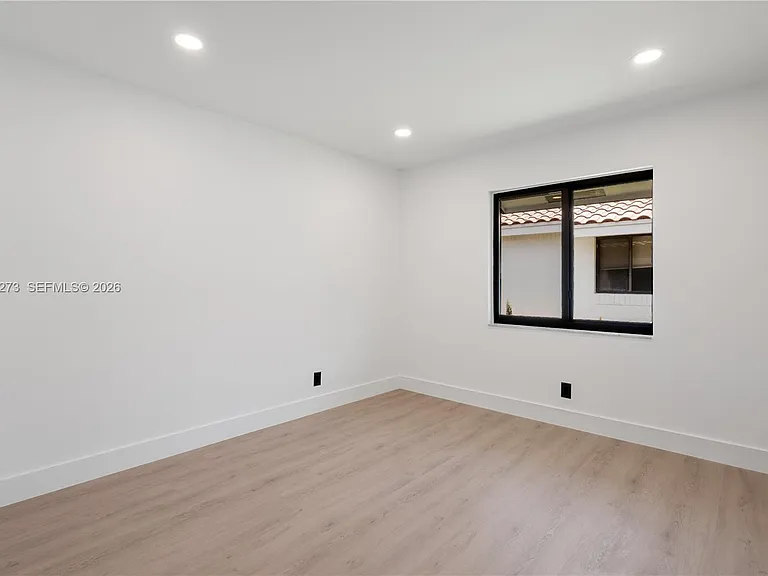 1543 SW 1st Ave — Photo 35