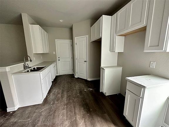 3rd image of 611 West Ave