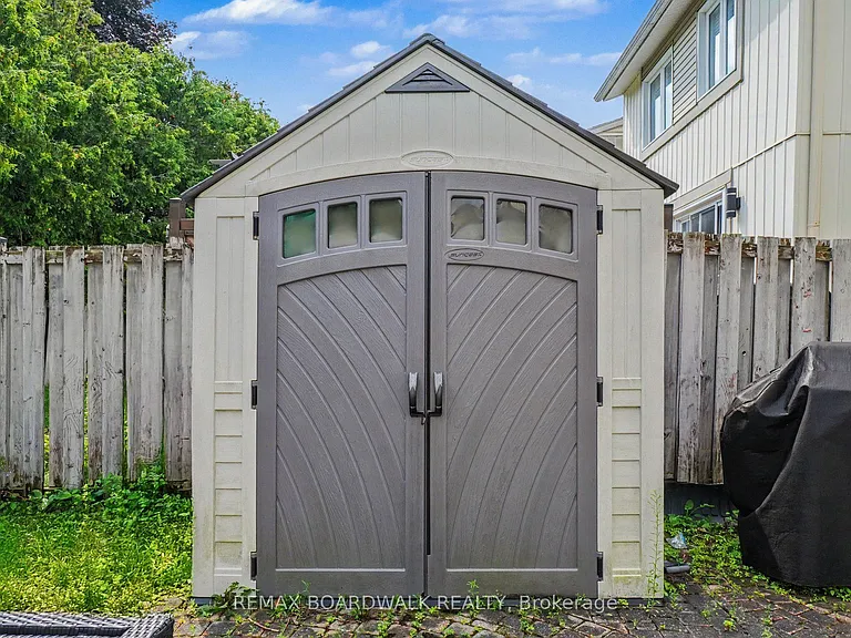 84 Sherway Dr — Photo 32