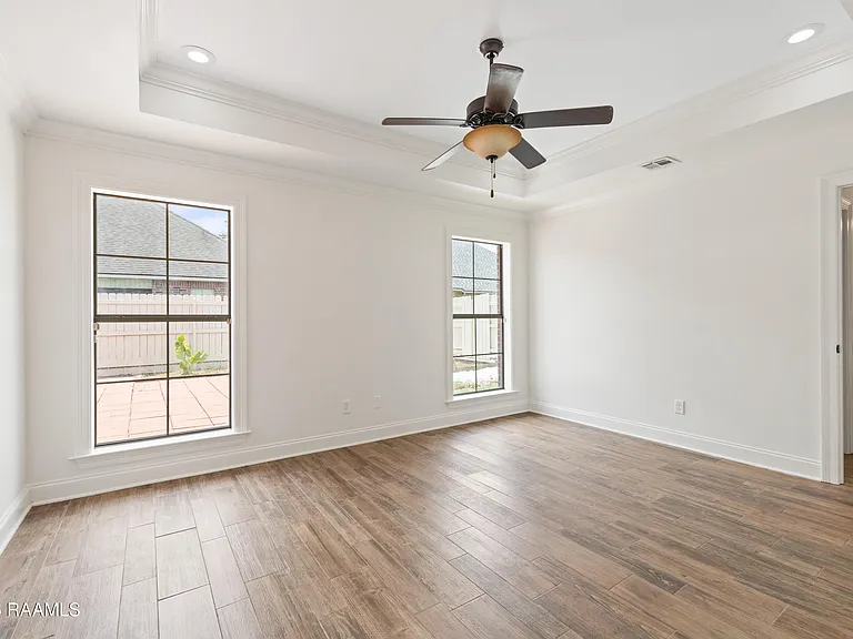 206 Oak Hill Ln — Photo 8