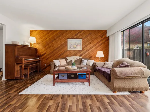 841 Old Lillooet Rd, North Vancouver, BC V7J 2H6