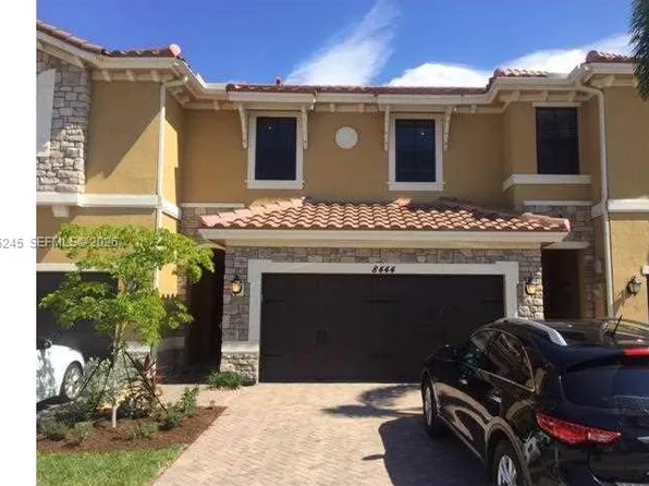 8444 Lakeview Trl, Pompano Beach, FL 33076
