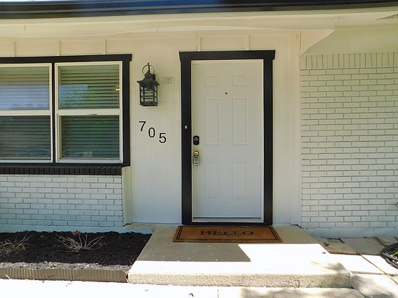 3rd image of 705 Sun Valley Dr