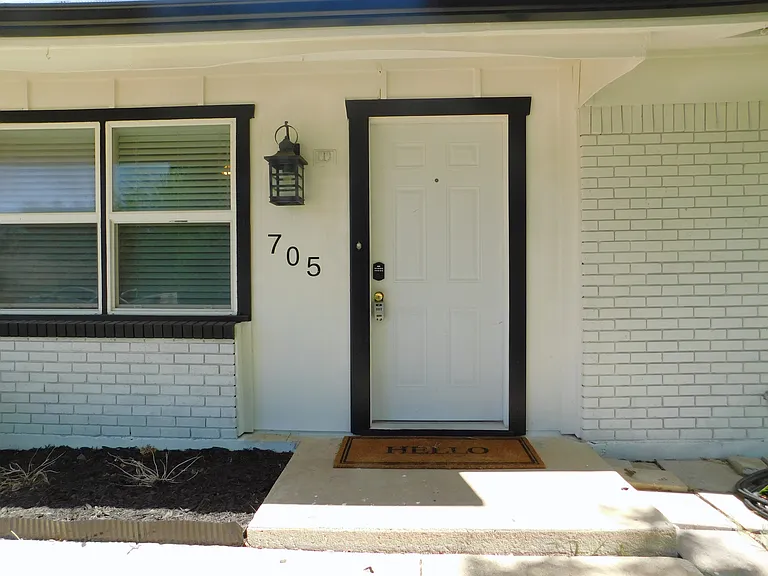 705 Sun Valley Dr — Photo 3