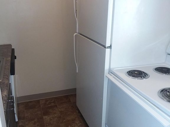 5th image of 1129 E St APT 08