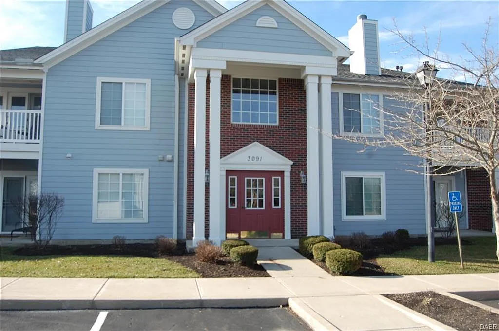 3091 Westminster Dr APT 102 photo 1