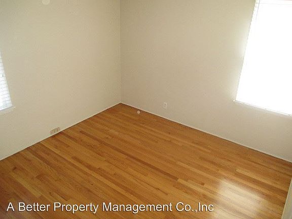 3rd image of 266 1/2 La Verne Ave