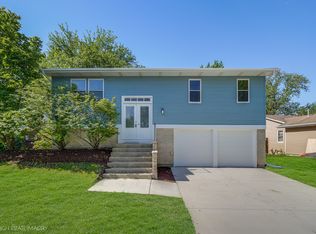 8131 W Evergreen Dr, Frankfort, IL 60423