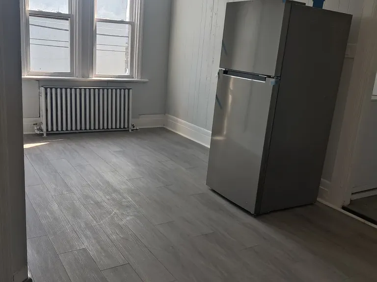 6401 Saybrook Ave — Photo 5