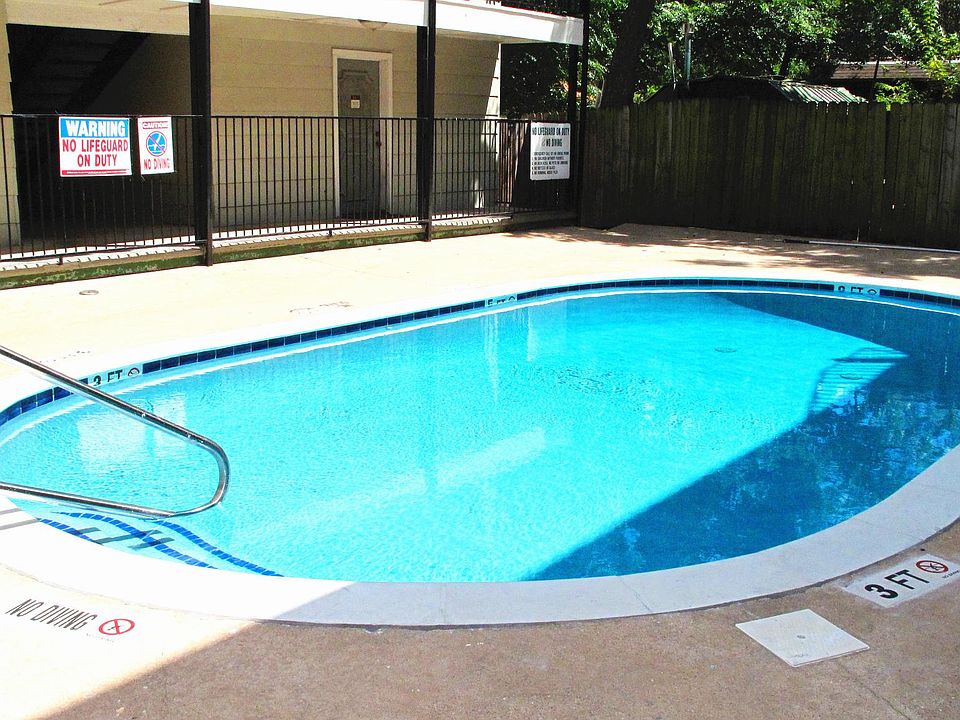 1st image of 901 E 40th St APT 208