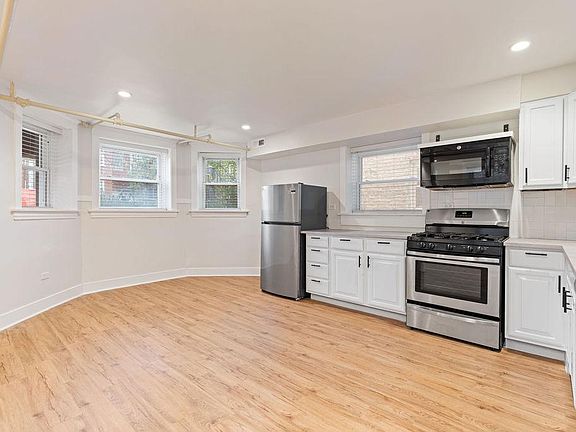 4th image of 3036 N Davlin Ct #G