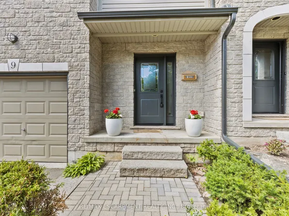2110 Headon Rd #9, Burlington, ON L7M 4S2