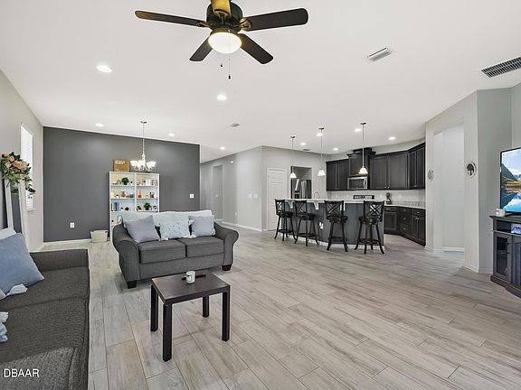 4th image of 173 Pergola Pl
