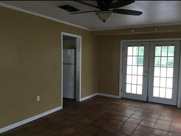 5th image of 204 Hidalgo Dr