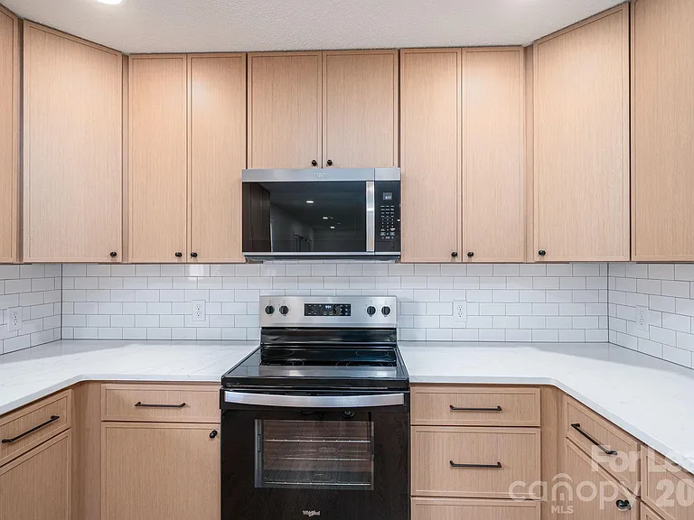 2020 Helen Dr — Photo 11