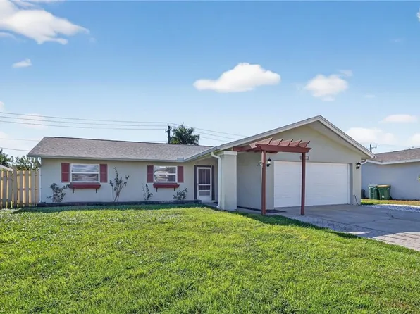 1336 Lake Shore DR, NAPLES, FL 34103