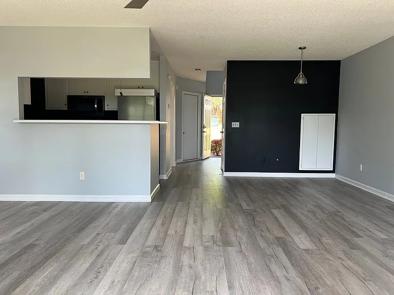 115 W Briar Dr — Photo 4