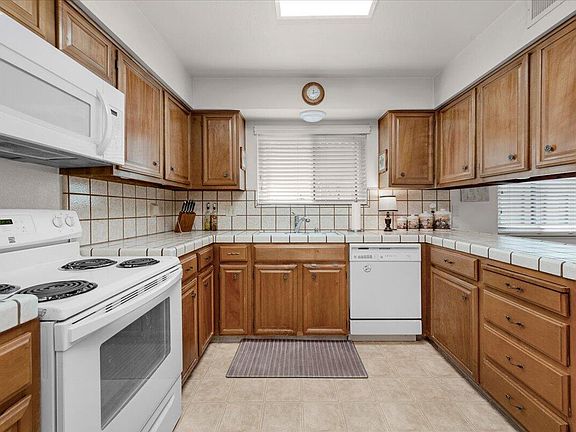 3rd image of 5133 N Poplar Avenue