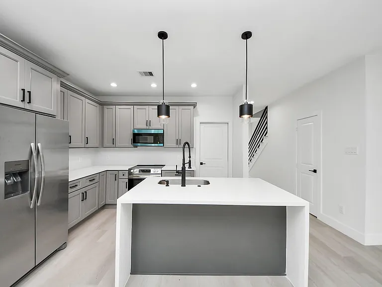 8218 Lawler St — Photo 15
