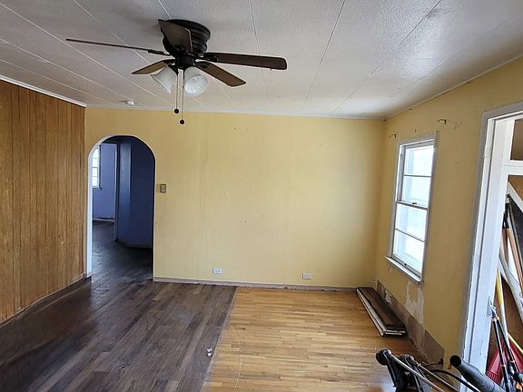 4th image of 706 NE 10th Ave