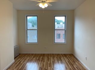 635 Humboldt St APT 3R, Brooklyn, NY 11222