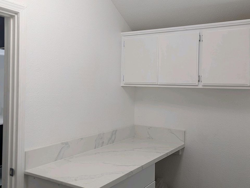 2nd image of 13477 S Quince Ave