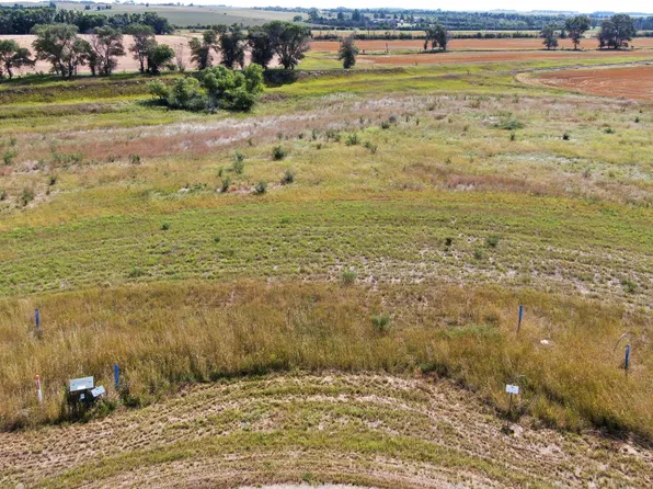 20005 Acadia Pl, Bismarck, ND 58503