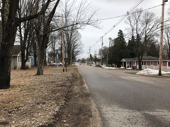 4th image of 2253 N Shore Dr