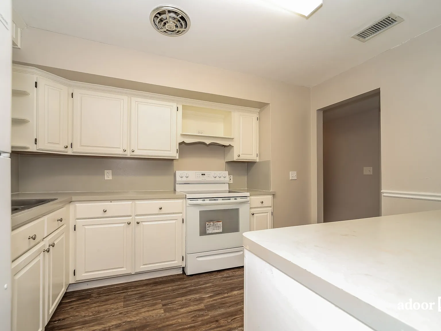3 bed, 1.5 bath, 1296 sqft, $1,595 — Photo 4