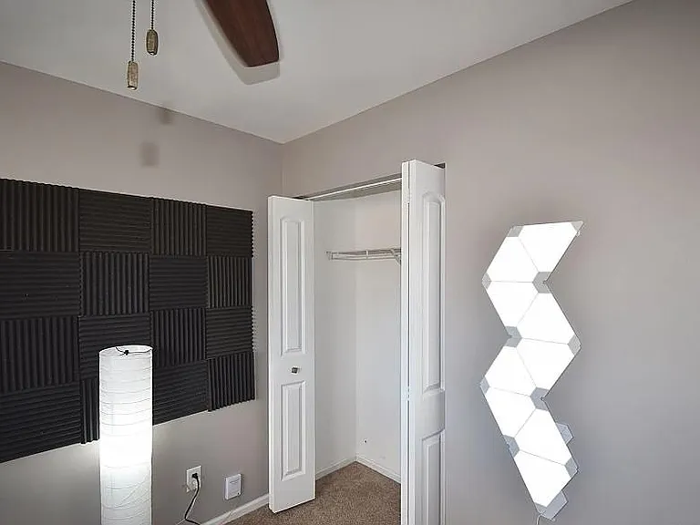 1299 Chestnut Ln — Photo 2