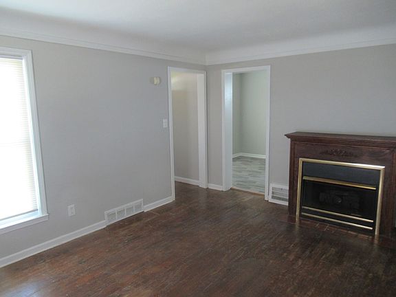 4th image of 11901 Wayland Ave