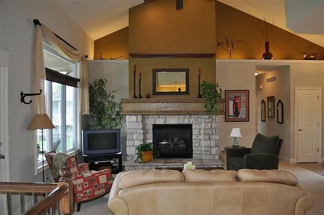 2nd image of 150 N Valley Creek Dr