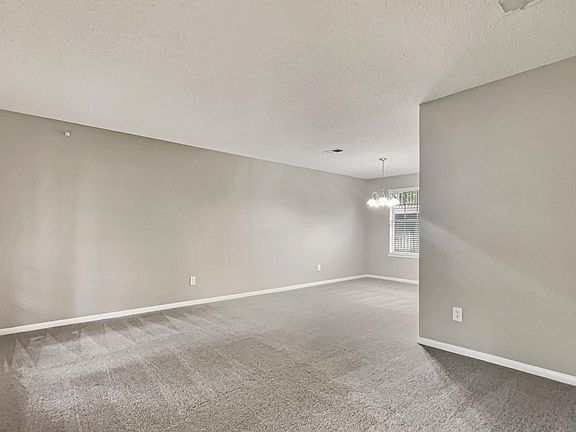 5th image of 11418 Sky Way St