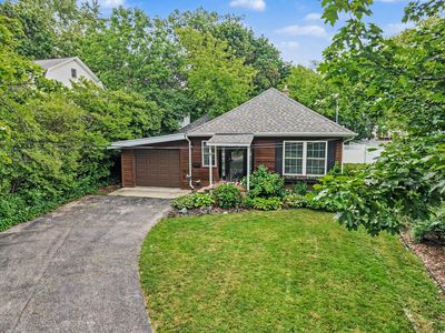 1100 Breton Rd SE, East Grand Rapids, MI, 49506