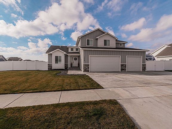 2nd image of 1426 Castelli Dr