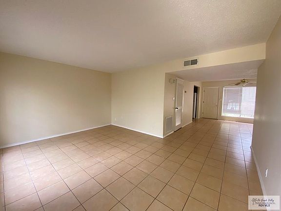 4th image of 3909 Las Palmas Cir