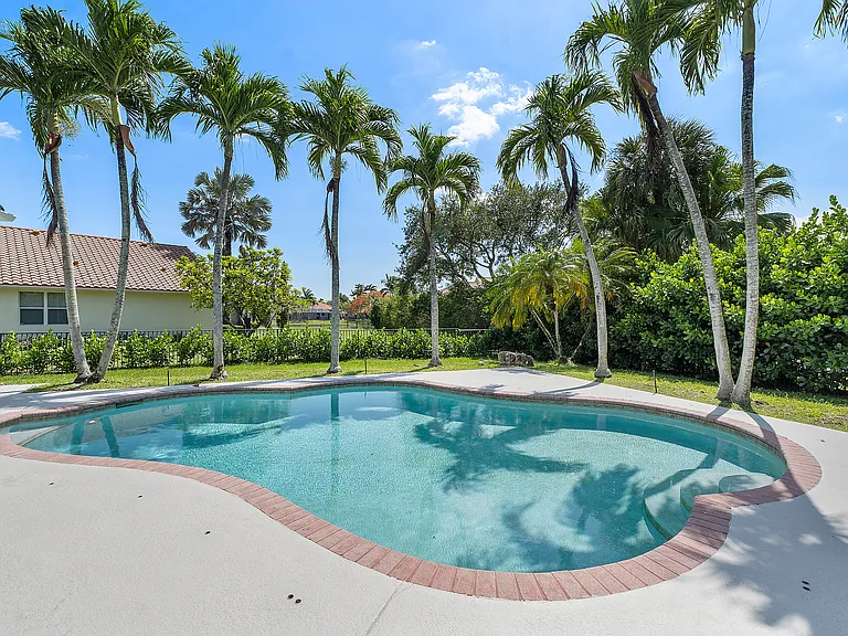 410 Sabal Way — Photo 6