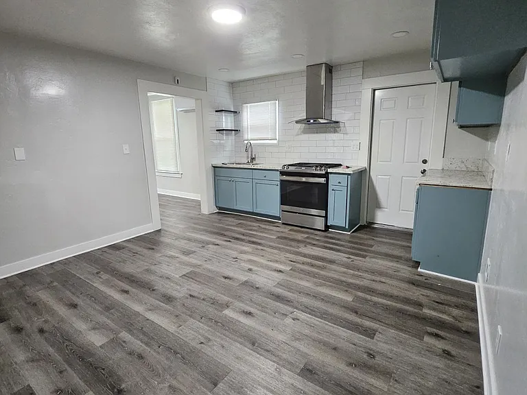 301 E Myrtle St #1 — Photo 7