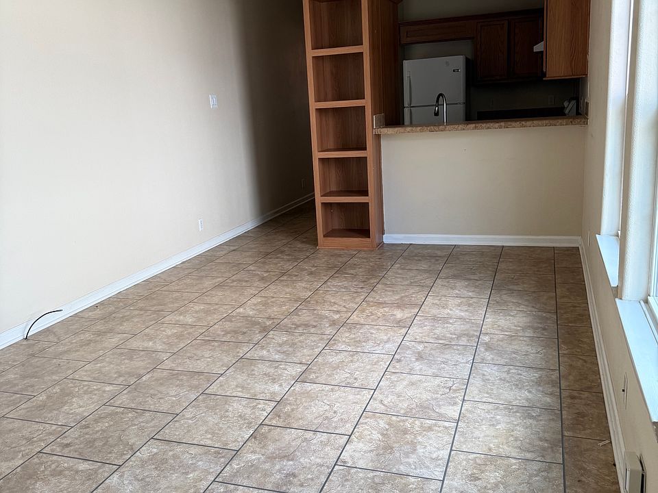 2nd image of 325 38th St #325